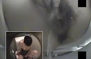 XXX Lekfulla små barn skrattar åt en killes kuk svenskporn
