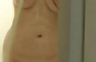 XXX Sträcker en svensk xxx tube smal tjejs styvmor på falsk