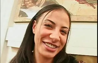 XXX Vacker lockig brunett är en rem på free svensk porn