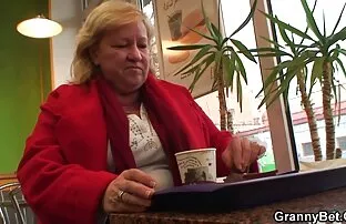 XXX Han gav folket sin flickvän för några hundra euro svenskaporn
